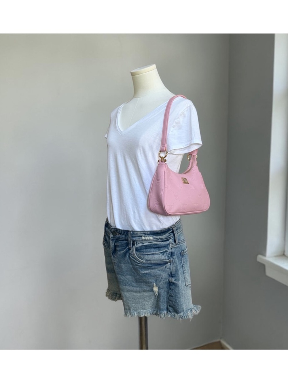 Juicy Couture Pink Embossed Leather Shoulder Bag with Gold Logo - Picture 12 of 12
